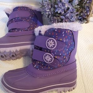 Snow boots size 11/12